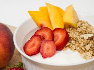 Is Granola Good for Breastfeeding? Oats, Nuts & Milk Supply
